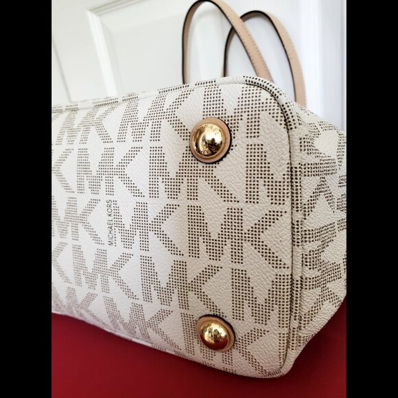 MK Michal Kors Signature Classic Tote Bag - Picture 7 of 15